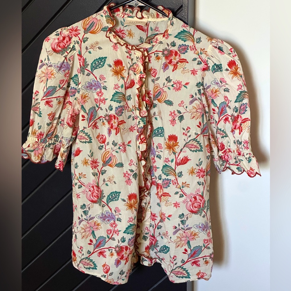 Sezane chemise maya top. Scalloped embroidery on sleeves/buttons. Size 34 (US2).